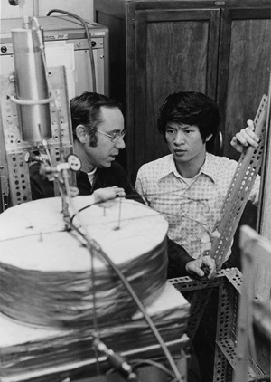 Phil Schmidt discussing a heat transfer experiment with a student in the 1970s.