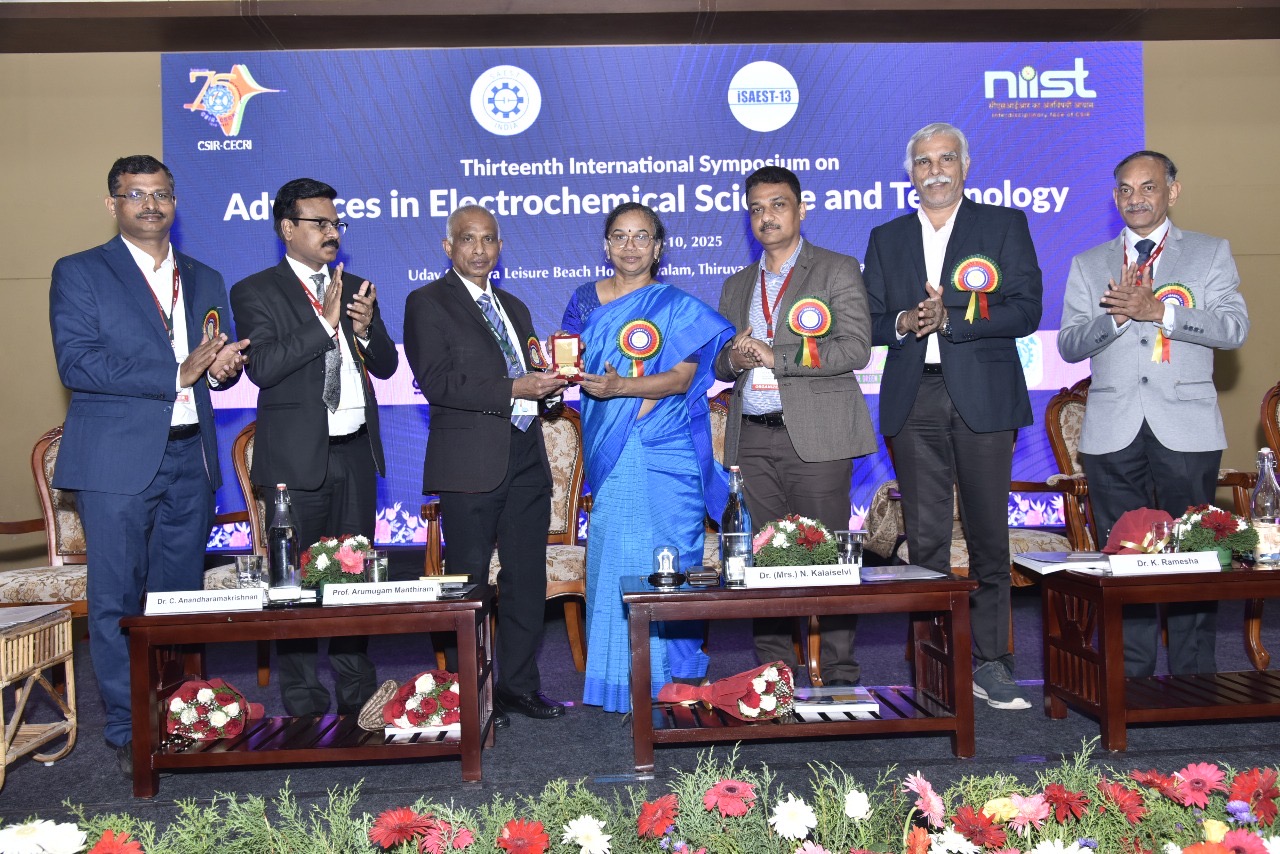 Professor Ram Manthiram receives the Faraday Medal in India