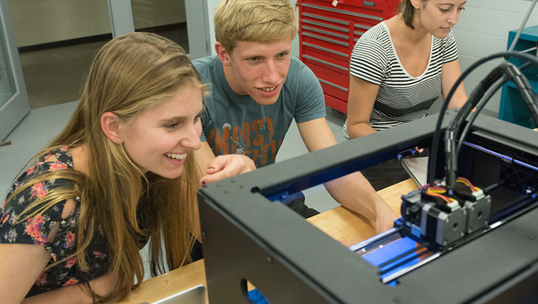Students in a mechanical engineering lab at UT Austin