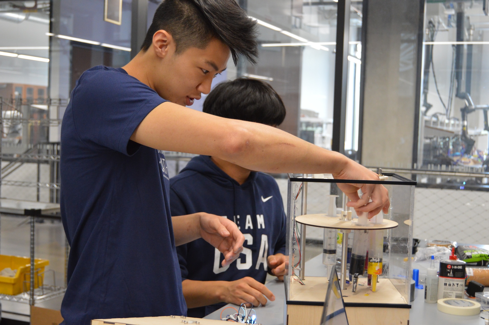 Texas Mechanical Engineering students working on a project togther in a lab.